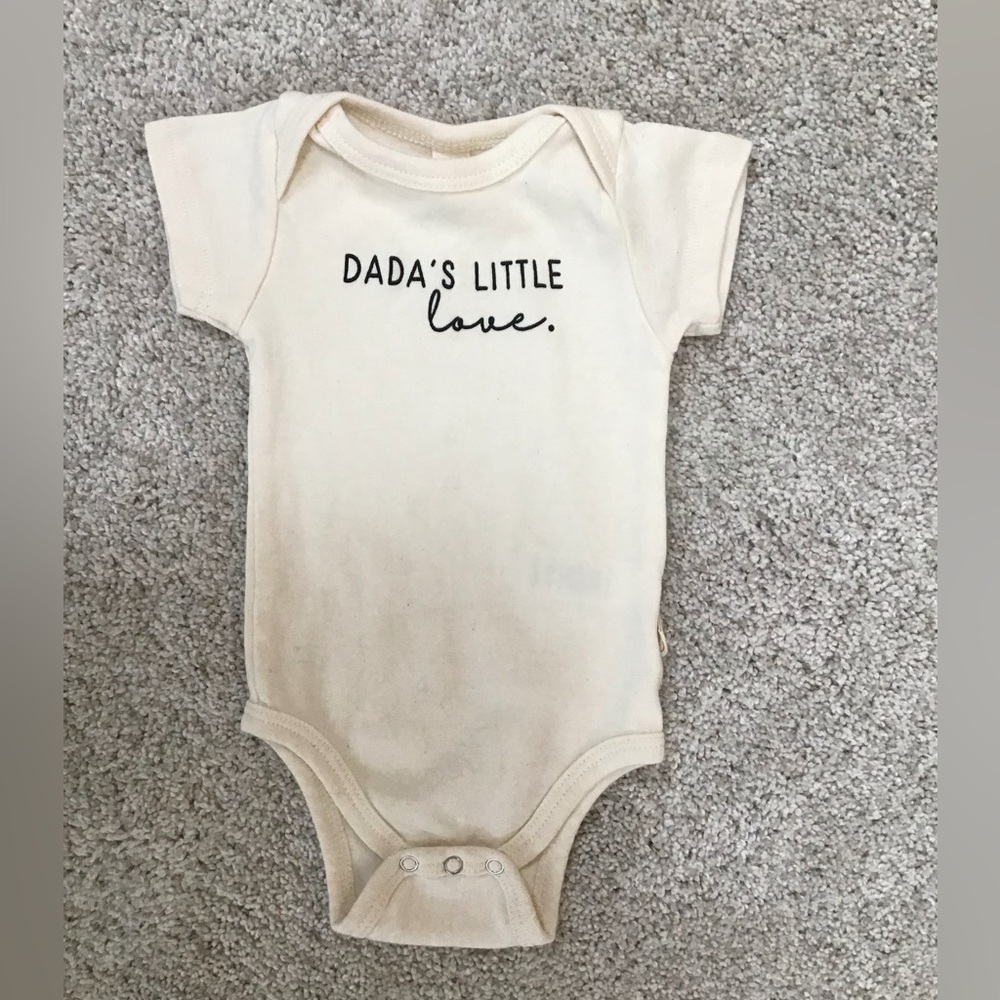 TENTH & PINE “Dada’s Little Love” Onesie 🖤 | Size 0-3m
